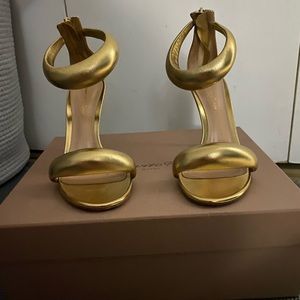 Gianvito Rossi 
Bijoux Ankle-Strap Metallic Leather Sandals